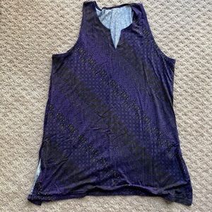 Gaiam vneck sleeveless top slits on side